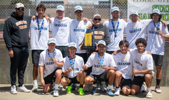 Ventura College Men&#039;s Tennis Team celebrating their Sta